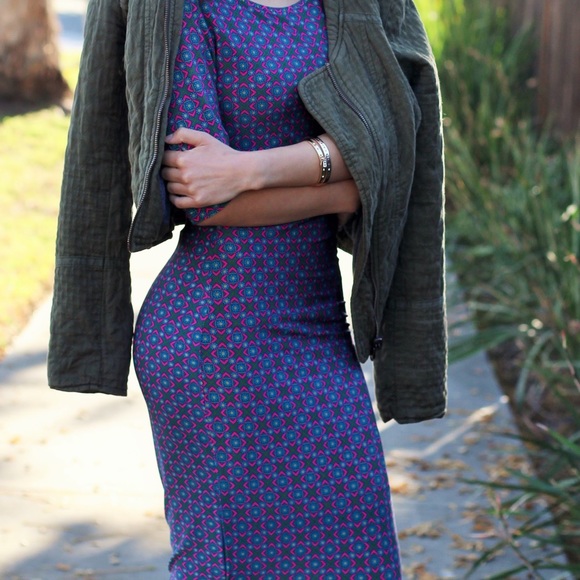 _.~*Sold*~._ - Picture 3 of 3